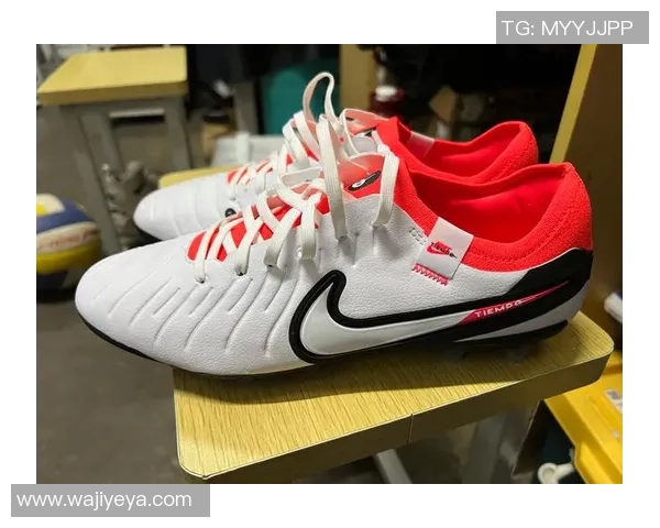 耐克足球鞋球星款全面解析助力球员表现与风采展现