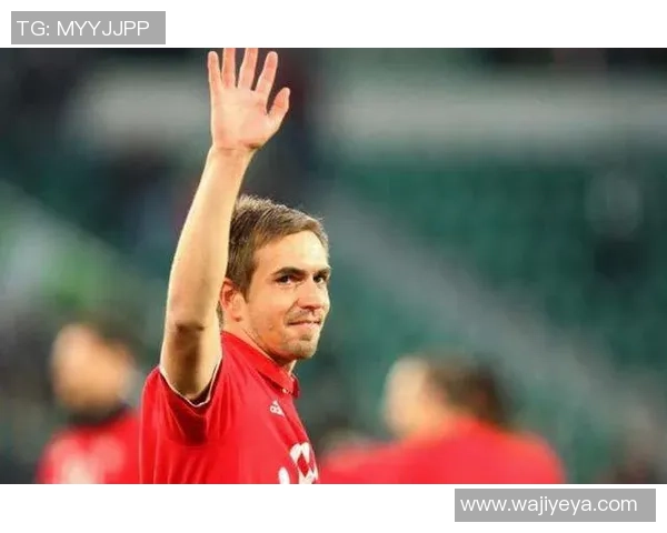 足球巨星挥别绿茵场那些感人至深的告别时刻与背后的故事